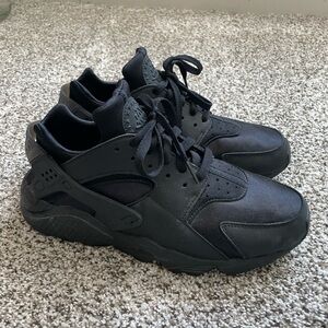 Nike Men's Black Sneakers